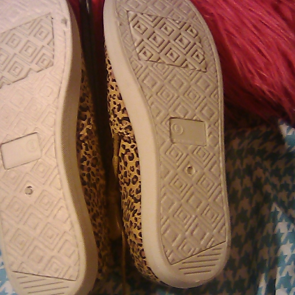 Shoes - Picture 2 of 4